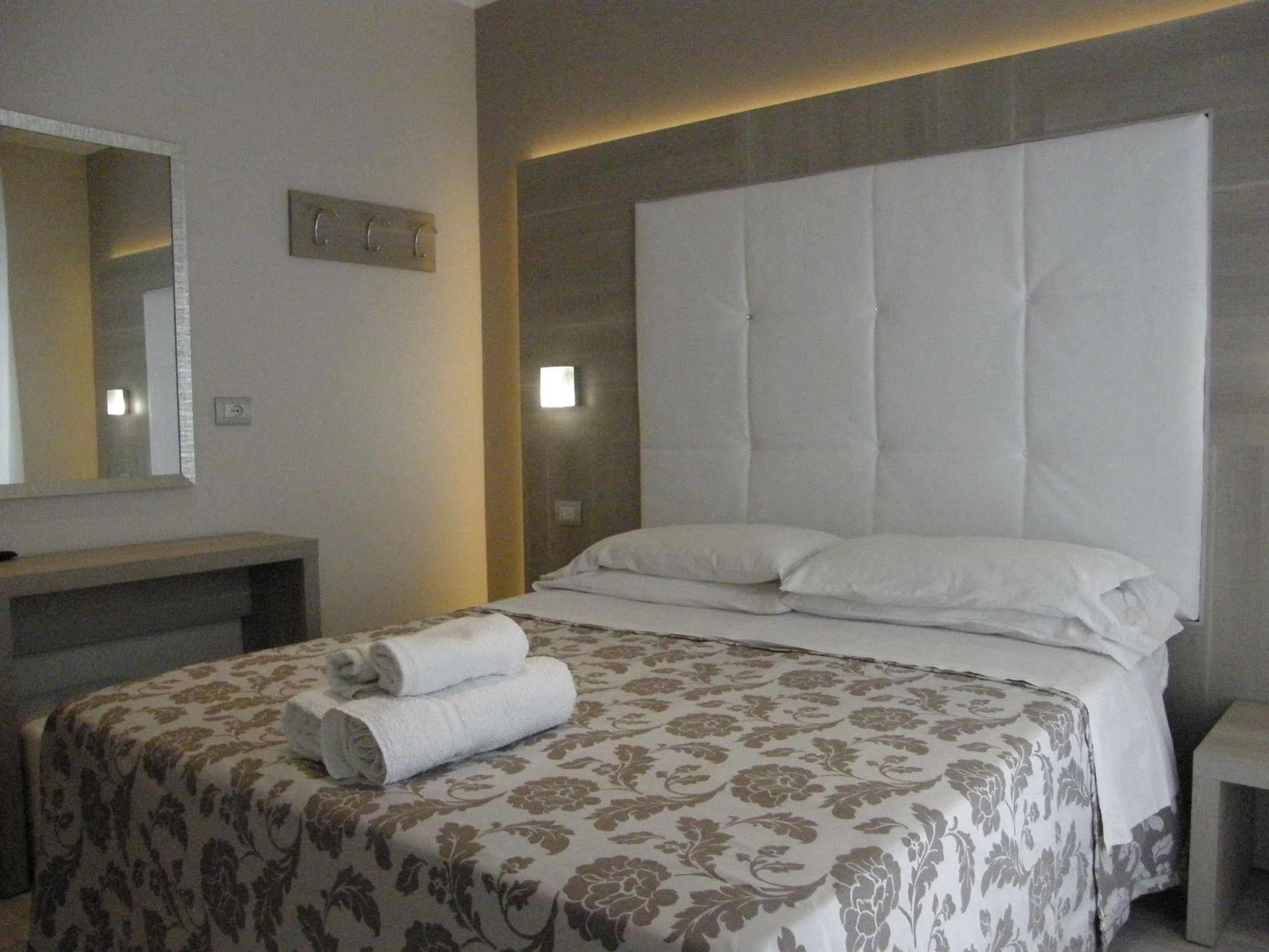 Hotel Stefan Room & Breakfast กัตเตโออามาเร ภายนอก รูปภาพ