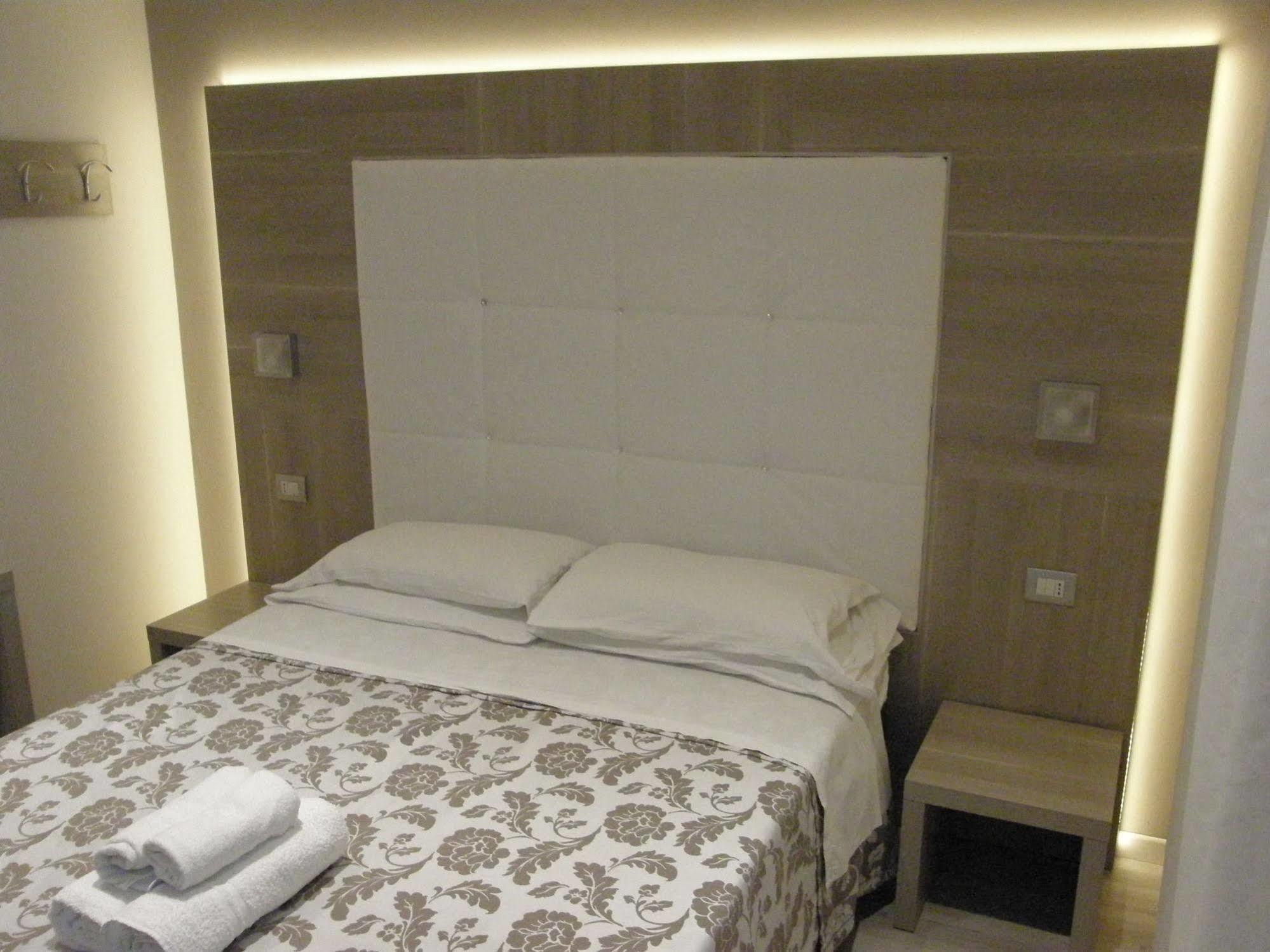 Hotel Stefan Room & Breakfast กัตเตโออามาเร ภายนอก รูปภาพ