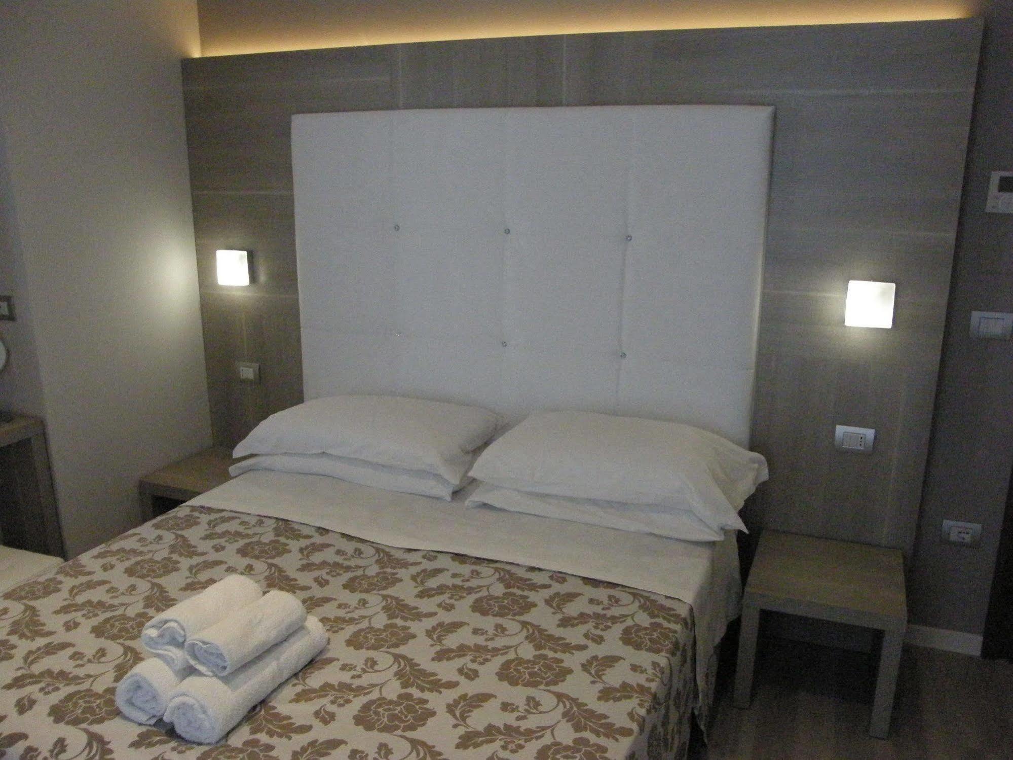 Hotel Stefan Room & Breakfast กัตเตโออามาเร ภายนอก รูปภาพ